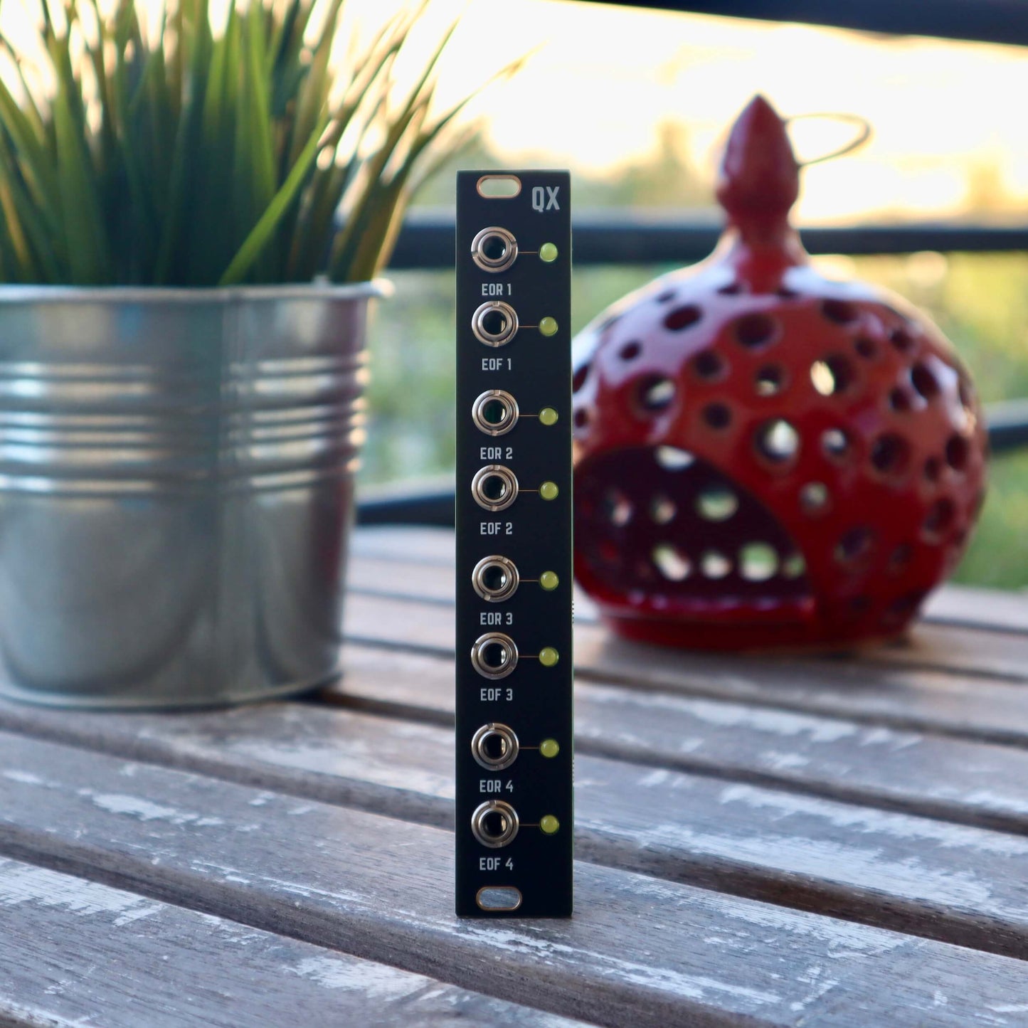 QX Expander - Black & Gold Panel