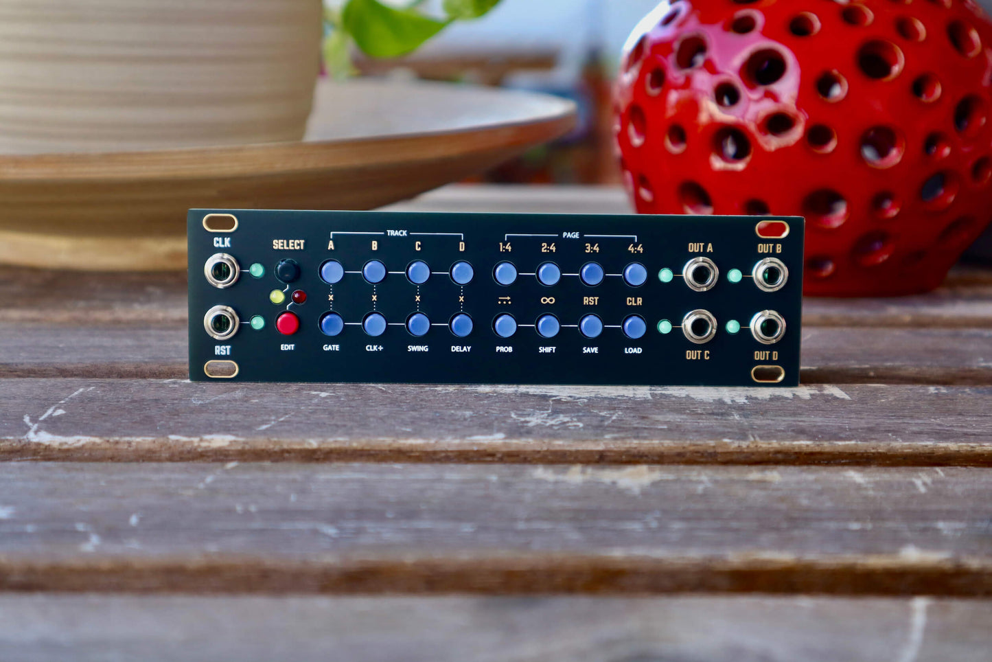 Steppy 1U - Black & Gold Panel