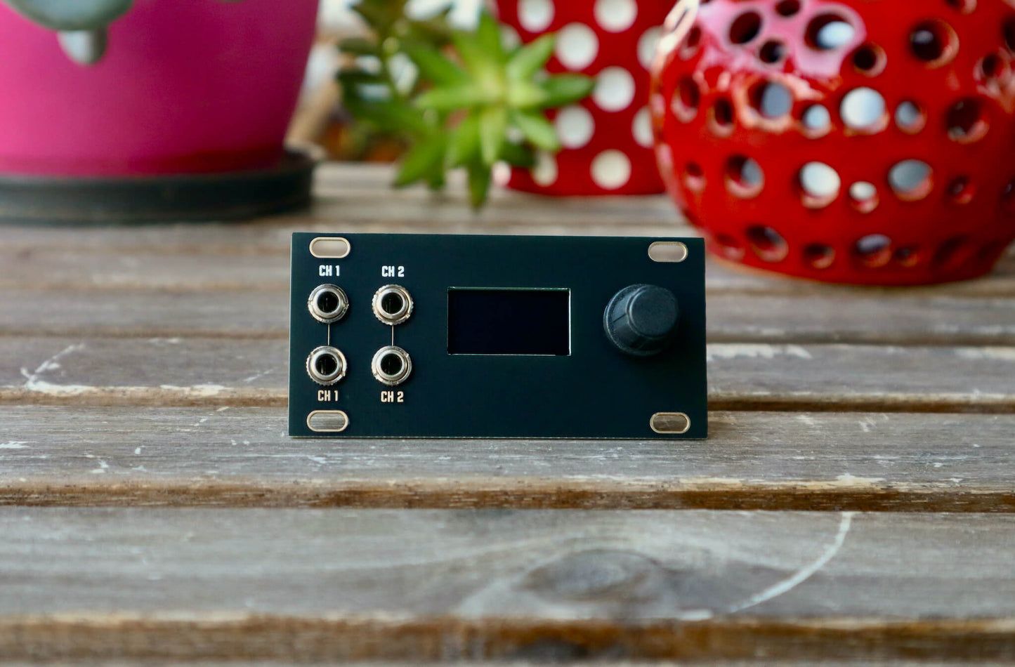 Zeroscope 1U - Black & Gold Panel