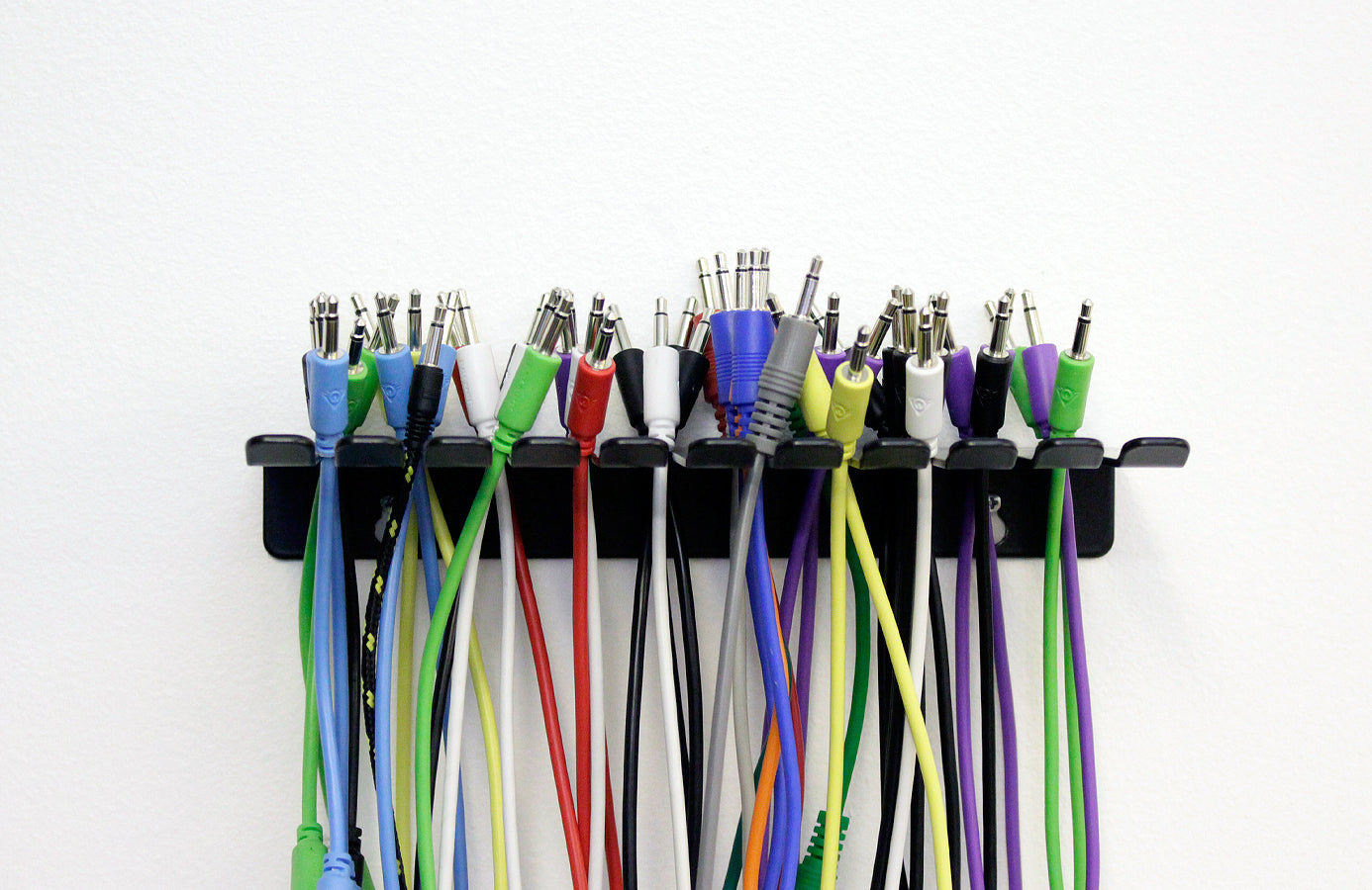 Eurorack cable holder