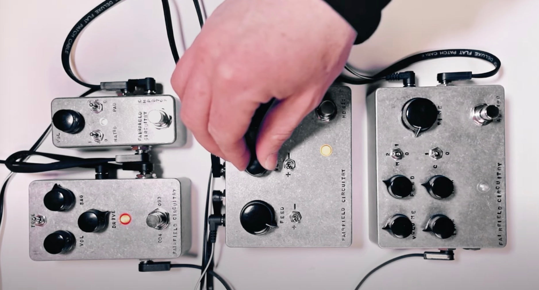 Load video: A closer look at the Fairfield Circuitry - Hors d&#39;Oeuvre? active feedback loop pedal